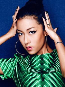 吉克隽逸的个人资料,从民族音乐走向国际舞台的璀璨新星