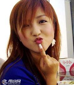 何洁整容前后照片对比,揭秘明星蜕变之路